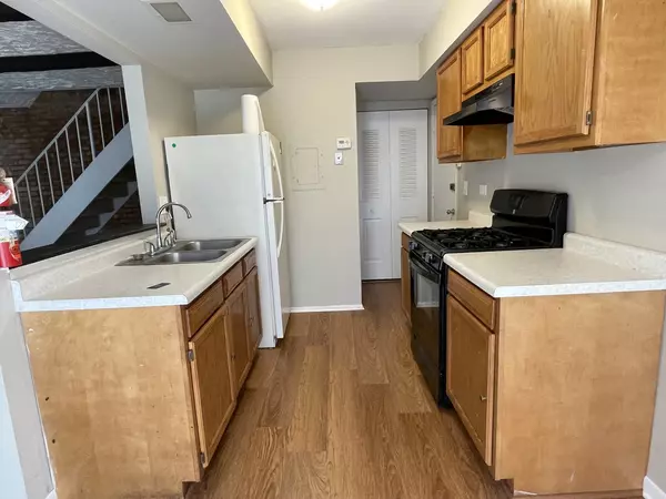 Bartlett, IL 60103,180 Betty Court #B