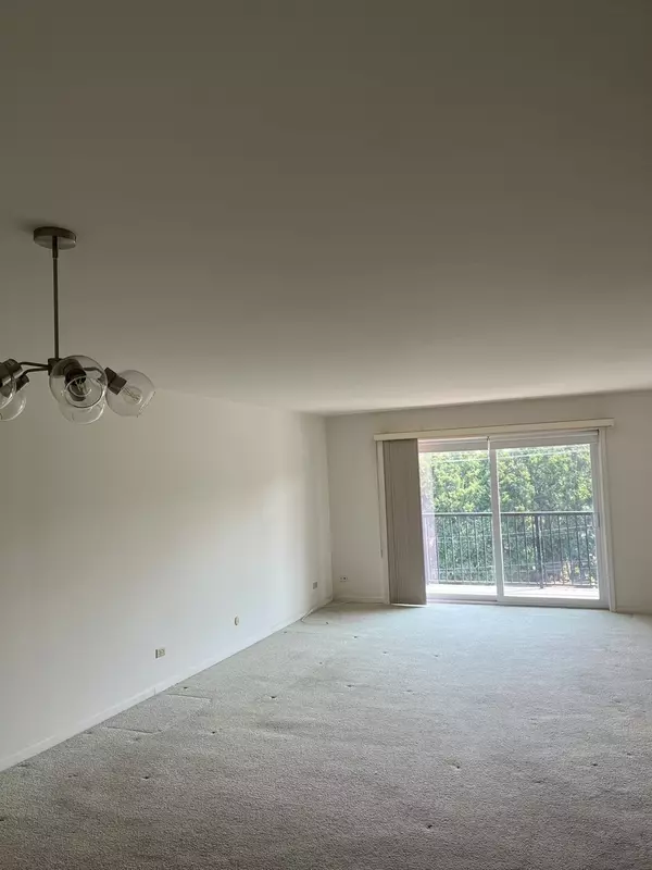 Skokie, IL 60077,4940 Foster Street #304