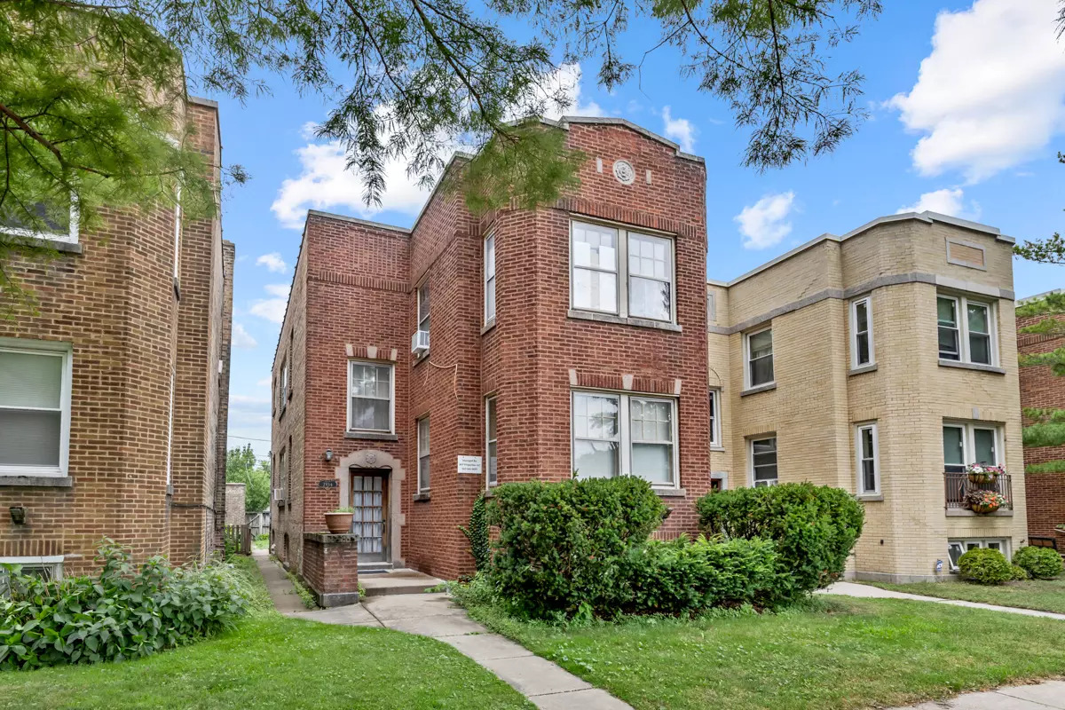 Skokie, IL 60076,7934 Karlov Avenue