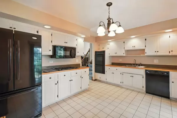 Orland Park, IL 60462,7960 W Ponderosa Court
