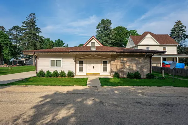 Holcomb, IL 61043,202 W Division Street
