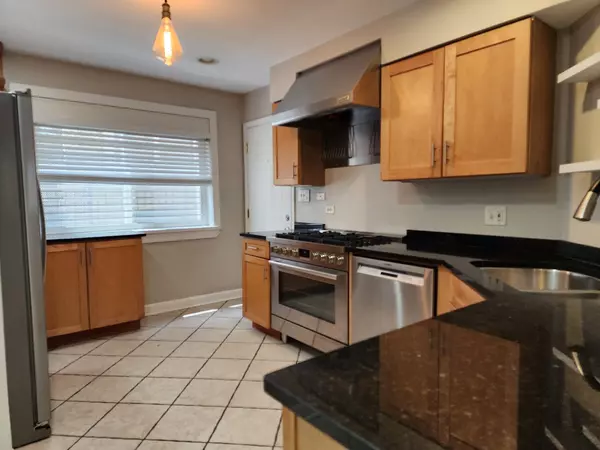 Chicago, IL 60626,1429 W Jarvis Avenue #1B