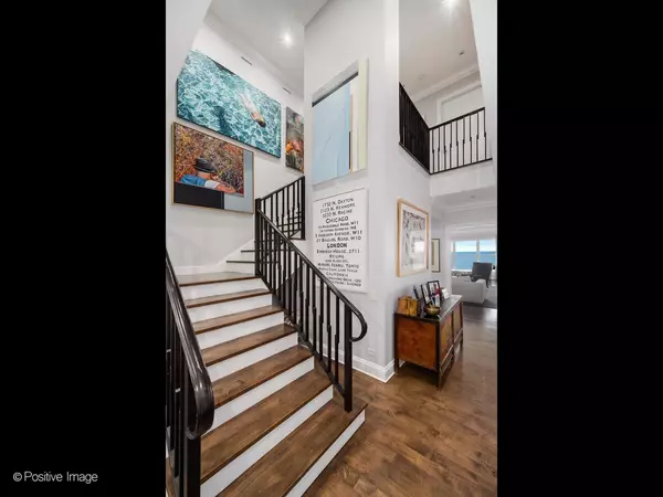 Chicago, IL 60613,3920 N LAKE SHORE Drive #12N