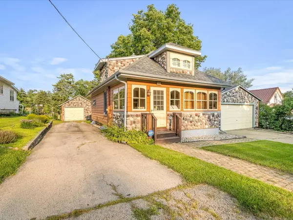 Freeport, IL 61032,1727 S Oak Avenue