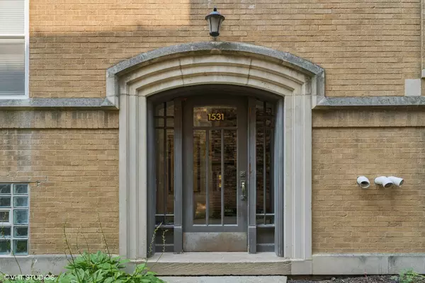Chicago, IL 60660,1531 W Rosemont Avenue #1S