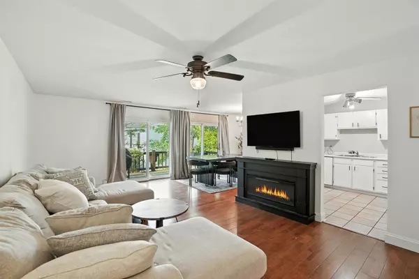 Naperville, IL 60565,2148 LANCASTER Circle #202B