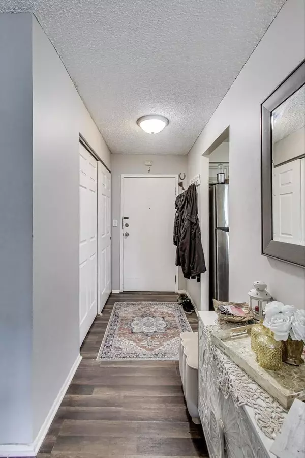 Niles, IL 60714,8815 W Golf Road #3D