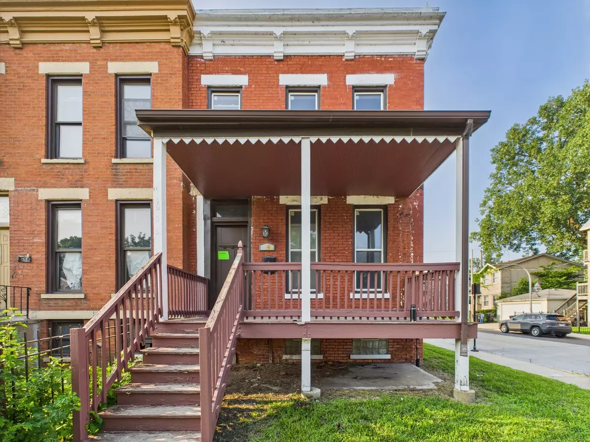 Chicago, IL 60653,656 E Bowen Avenue