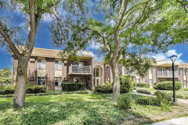 Palatine, IL 60074,1501 E Churchill Drive #204