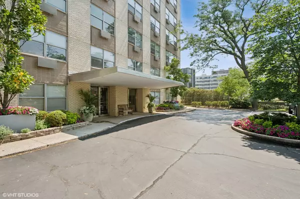 Wilmette, IL 60091,1440 Sheridan Road #705