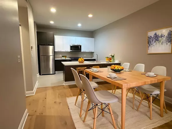 Highland Park, IL 60035,833 Laurel Avenue #103