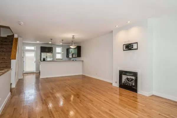 Chicago, IL 60645,7205 N Oakley Avenue #0