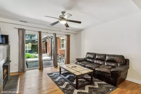 Chicago, IL 60645,6427 N DAMEN Avenue #1E