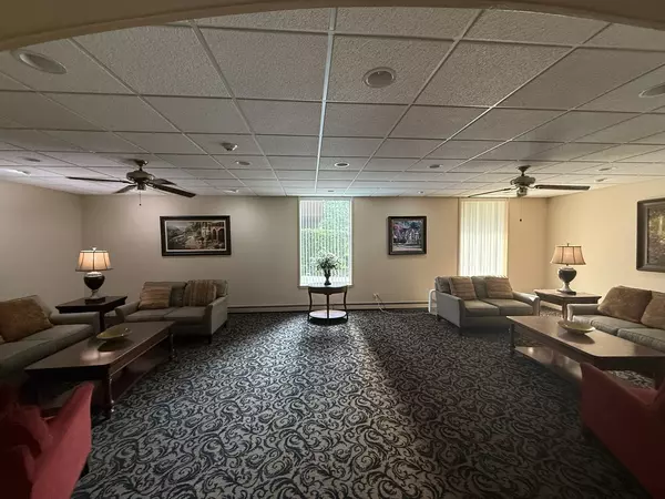 Lombard, IL 60148,1311 S Finley Road #411