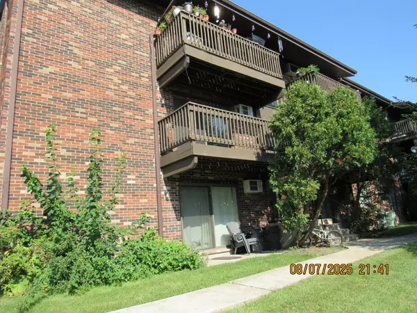 Woodridge, IL 60517,7725 Woodward Avenue #2S