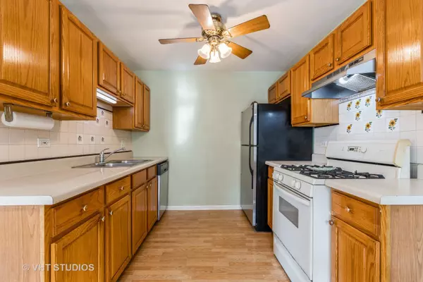 Elgin, IL 60120,305 Buckingham Circle #A