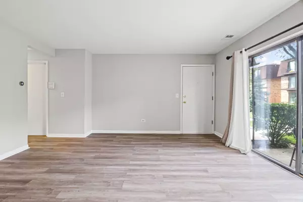 Des Plaines, IL 60016,9713 Bianco Terrace #1A