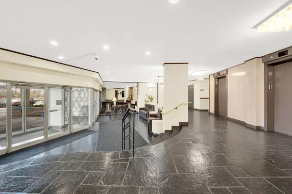 Chicago, IL 60645,6833 N Kedzie Avenue #709