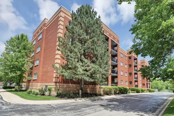 Palatine, IL 60067,59 S Hale Street #402