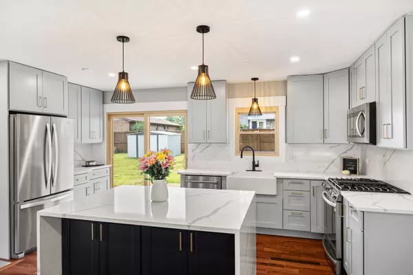 New Lenox, IL 60451,812 Lear Lane
