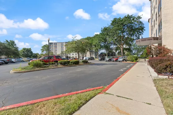 Oak Lawn, IL 60453,9720 S Pulaski Road #502