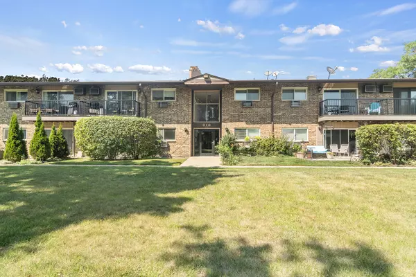 Prospect Heights, IL 60070,818 E Old Willow Road #207