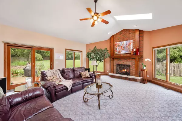 Schaumburg, IL 60193,426 E Niagara Avenue