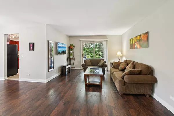 Naperville, IL 60563,1543 Raymond Drive #204