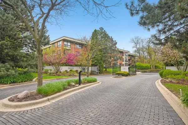 Oak Brook, IL 60523,3525 S Cass Court #302