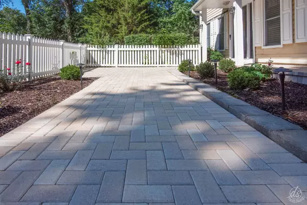 Barrington, IL 60010,28426 W Lindbergh Drive