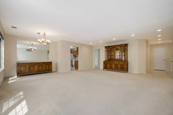Skokie, IL 60076,7434 Lincoln Avenue #C