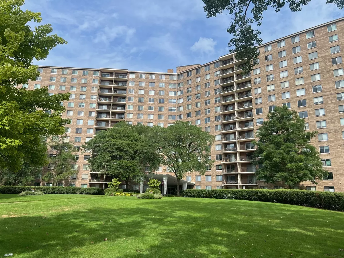 Chicago, IL 60645,7141 N Kedzie Avenue #403