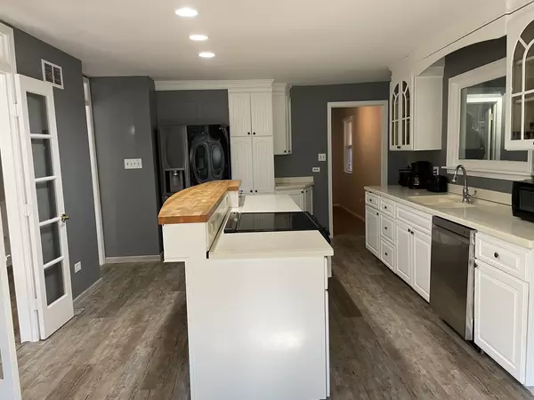 Park Forest, IL 60466,32 Braeburn Drive