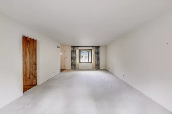 Northbrook, IL 60062,1904 Birch Road