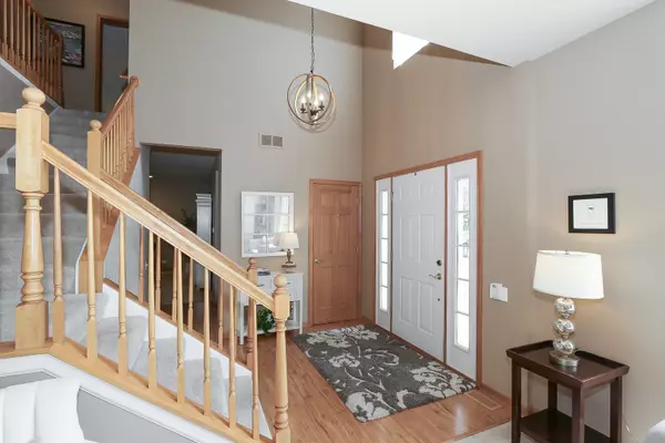 Algonquin, IL 60102,8 Hithergreen Court