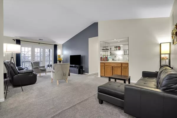 Deerfield, IL 60015,970 Ivy Lane #C