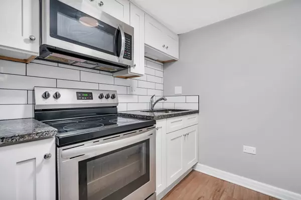 Elmhurst, IL 60126,315 W Kimbell Avenue #03