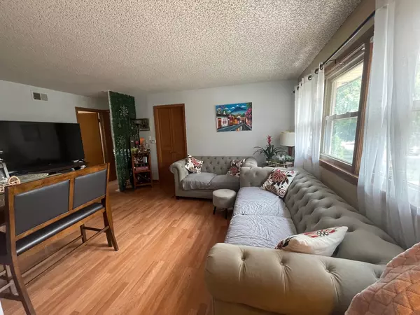 Park Ridge, IL 60068,2200 W Oakton Street #2