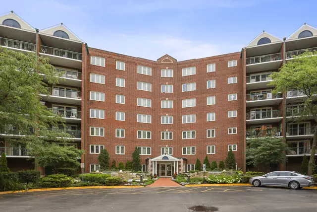 Norridge, IL 60706,8540 W Foster Avenue #501