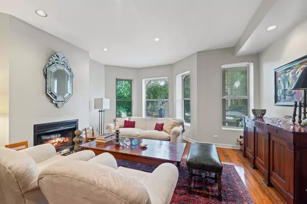 Chicago, IL 60640,4537 N Greenview Avenue