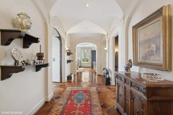 Chicago, IL 60657,3500 N Lake Shore Drive #7C