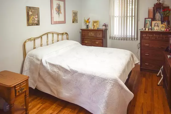 Berwyn, IL 60402,1442 Oak Park Avenue