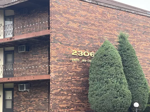 Lansing, IL 60438,2306 Holiday Terrace #146