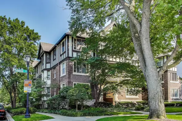 Evanston, IL 60201,1641 Hinman Avenue #3