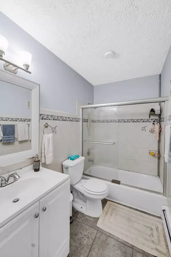 Elk Grove Village, IL 60007,104 boardwalk Street #2E