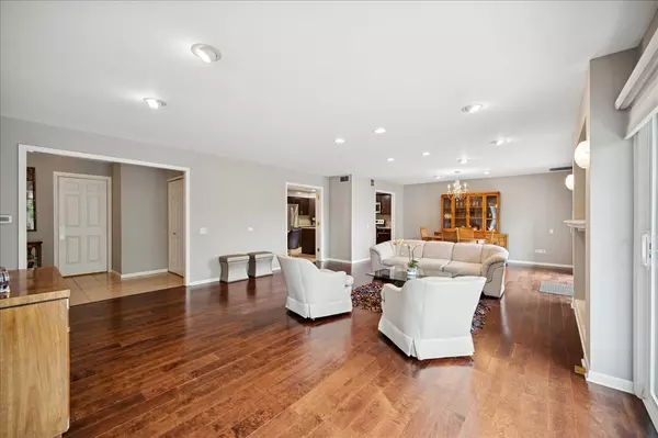 Northbrook, IL 60062,3741 MISSION HILLS Road #209