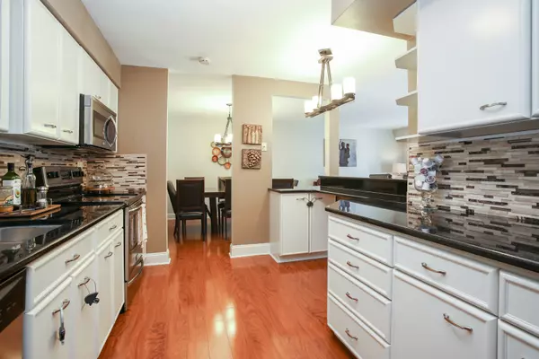Arlington Heights, IL 60005,1415 E CENTRAL Road #219C