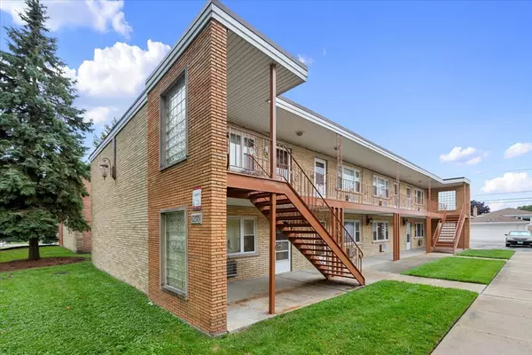 Chicago, IL 60638,6256 W 64th Place #104