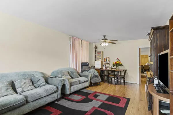 Chicago, IL 60625,2745 W Berwyn Avenue