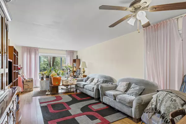 Chicago, IL 60625,2745 W Berwyn Avenue